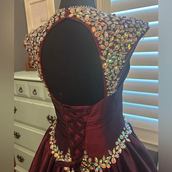 Unique Fashion formal dress
👗OFFERS WELCOME
CLOSET CLEAN OUT❤️ - Picture 7 of 10